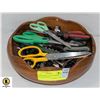 Image 1 : WOODEN BOWL WITH SCIZZORS AND CORKSCREWS