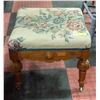 Image 1 : FLORAL CUSHIONED ROLLING OTTOMAN H-15" W-18" L-18"