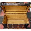 Image 2 : ESTATE VINTAGE/ANTIQUE CHEST H-24" W-19" L-35.5"