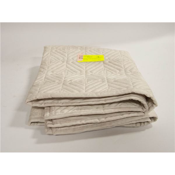 NEW UNPACK PAIR OF KING QUILT STYLE SHAMS