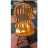 Image 2 : ESTATE OAK ROUND WOOD TABLE W/ 3 ARROWBACK CHAIRS