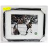 Image 1 : FRAMED BOBBY ORR 1970 STANLEY CUP THE GOAL