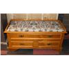 Image 1 : ESTATE CEDAR LINED OAK STORAGE BENCH W/