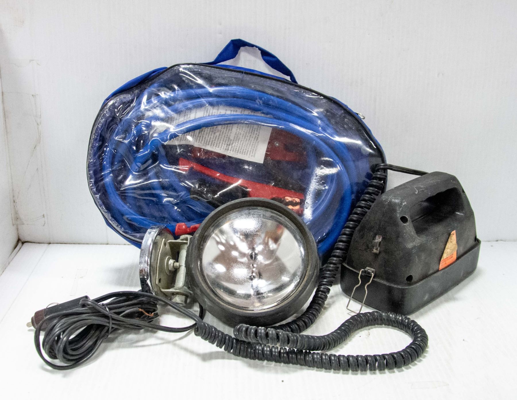 BOOSTER CABLES WITH EMERGENCY LIGHTS