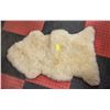 Image 1 : ESTATE AUSTRALIAN 3 FOOT SHEEPSKIN RUG-ESTATE