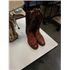 Image 2 : PAIR OF SIZE 10.5 RODEO COWBOY BOOTS AND TABLE LAMP