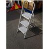 Image 2 : UBERHAUS STEP LADDER