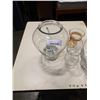 Image 2 : GLASS DRINK DISPENSER WITH VASES AND GLASS DIAMONDS