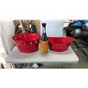 Image 1 : 2 DECORATIVE BUCKETS AND DECORATIVE VASE