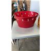 Image 2 : 2 DECORATIVE BUCKETS AND DECORATIVE VASE