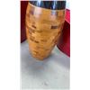 Image 8 : 2 DECORATIVE BUCKETS AND DECORATIVE VASE