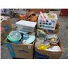 Image 1 : Pallet Lot of Wicker Baskets and House Goods