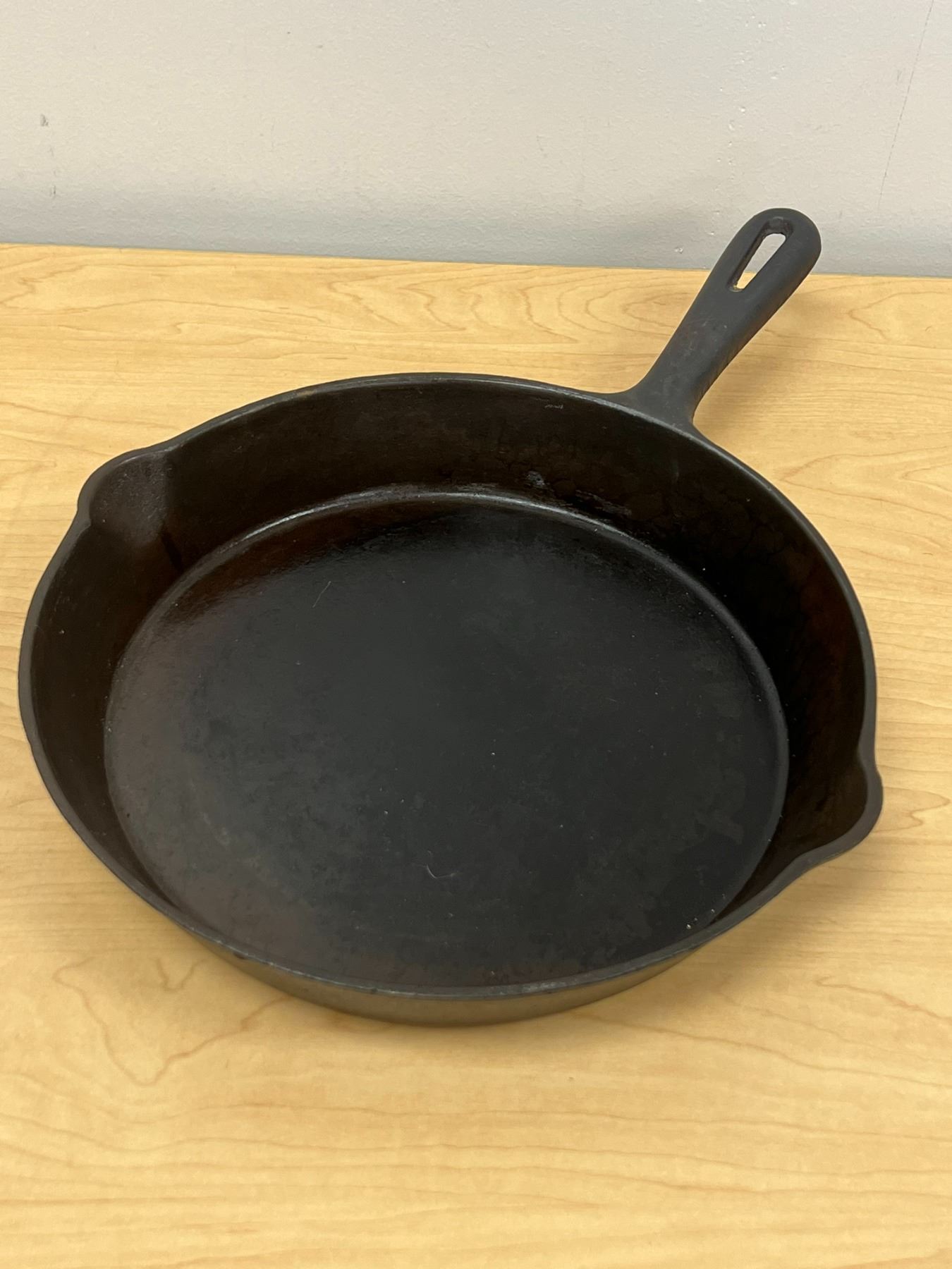 GSW Canada Cast Iron Skillet Frying Pan 10.5" NICE