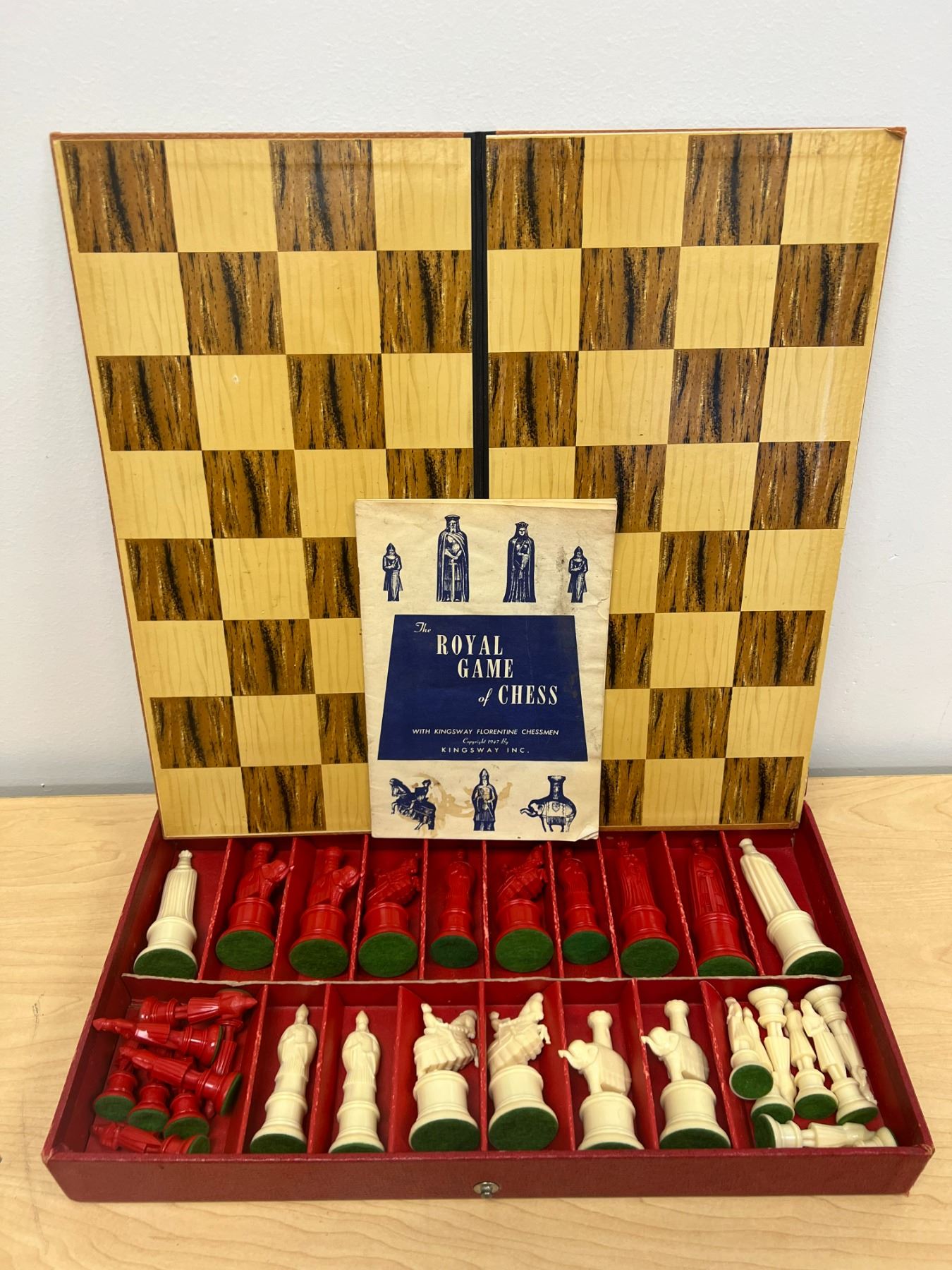 Vintage Kingsway Inc Chess Set w/ Replica 11th Century Florentine Chessmen