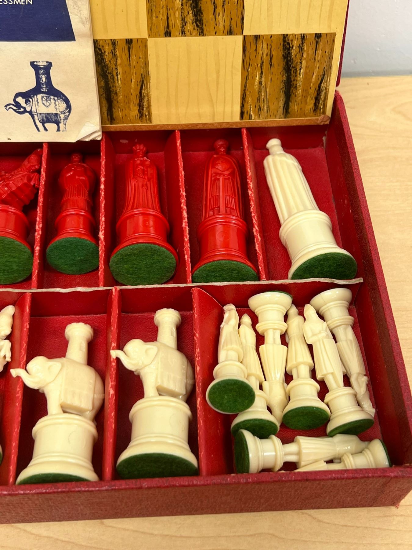 Vintage Kingsway Inc Chess Set w/ Replica 11th Century Florentine Chessmen