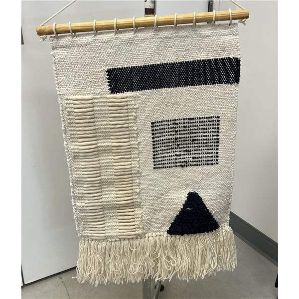 Nice Knit / Macrame Wall Hanging (approx: 30x18.5 )