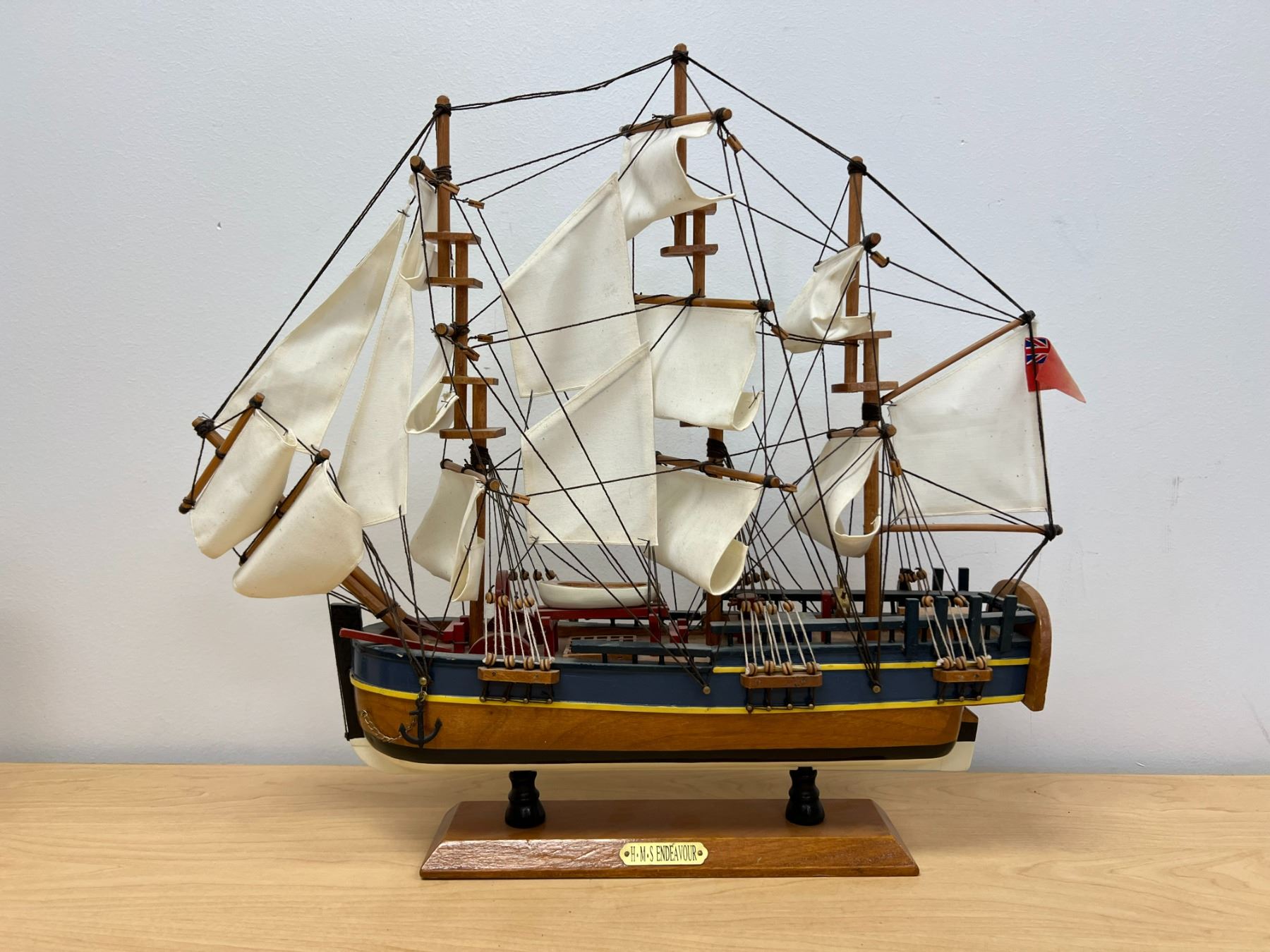 H.M.S Endeavour Wooden Decorative Nautical Mantle Ship - Heritage Mint ...