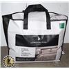 Image 1 : LONDON FOG 3 PIECE COMFORTER SET INCLUDES