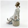 Image 2 : RETIRED PORCELAIN LLADRO - MOTHER’S SHOE FIGURINE