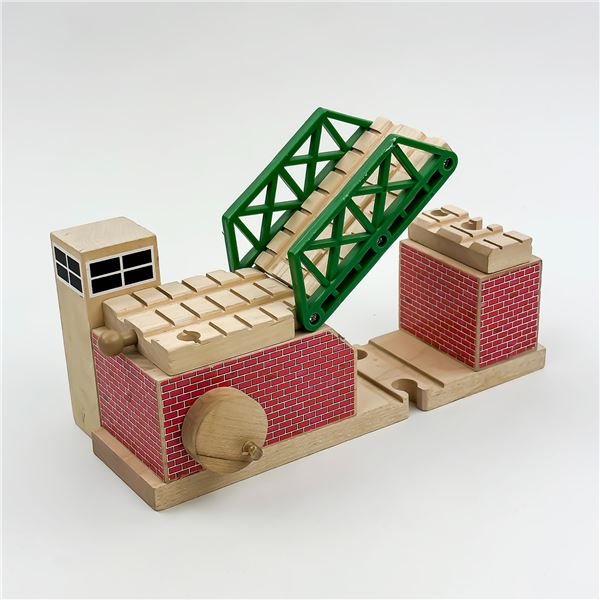 THOMAS & FRIENDS WOODEN RAILWAY LIFTING BRIDGE