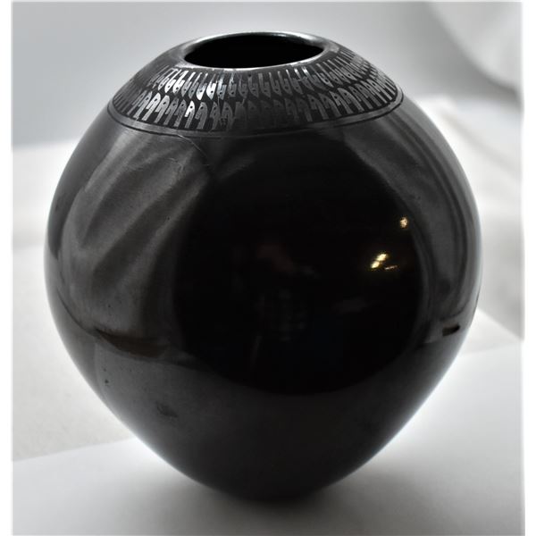 Mata Ortiz Pottery Bowl by Ivan Martinez
