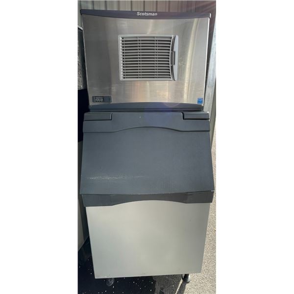 Scotsman Ice Machine with Ice Bin Model B530P