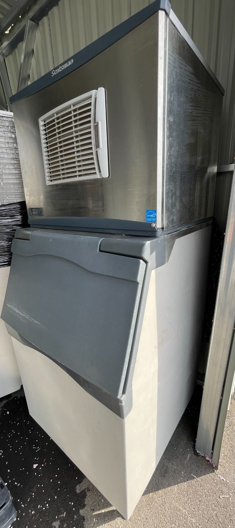 Scotsman Ice Machine with Ice Bin Model B530P