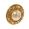 Image 5 : Chanel Gold CC Large Pearl Earrings