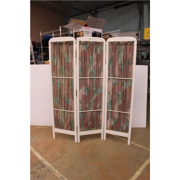 *Room Divider/ Privacy Screen (52x64)