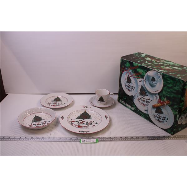 20-Piece Christmas Themed Dinner Set