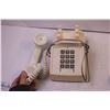 Image 3 : (2) Older Landline Phones