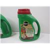 Image 5 : (2) Miracle Grow - Shake & Feed Fruit & Vegetable Fertilizer & Flowers & Shrubs