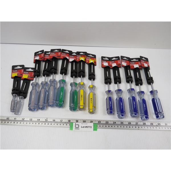 14 Task Screw Drivers Assorted Sizes