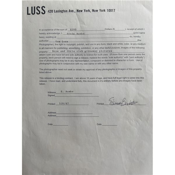 Ernie Banks signed 1967 LUSS photography contract