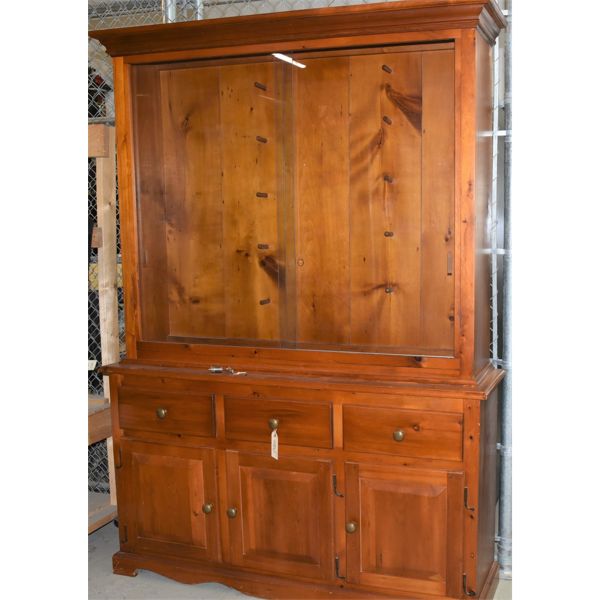 Large Wood/Glass Gun Cabinet