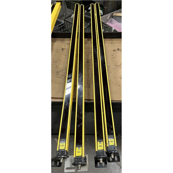 Lot of (4) Banner EZ-Screen Light Bars - 1200mm