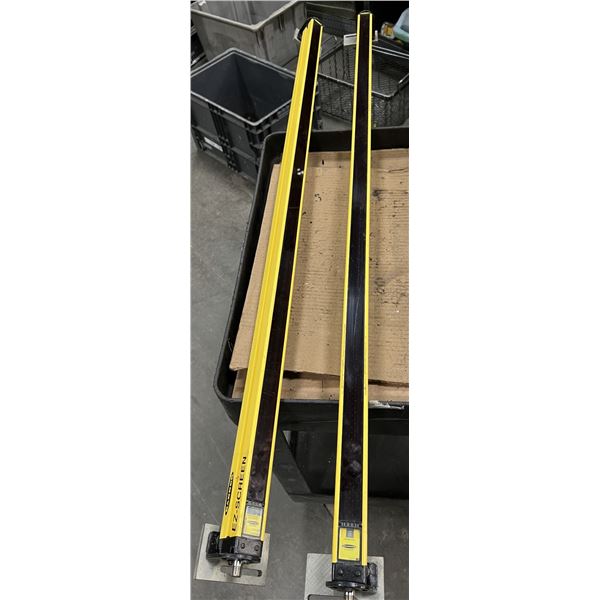 Lot of (2) Banner EZ-Screen Light Bars - 1200mm