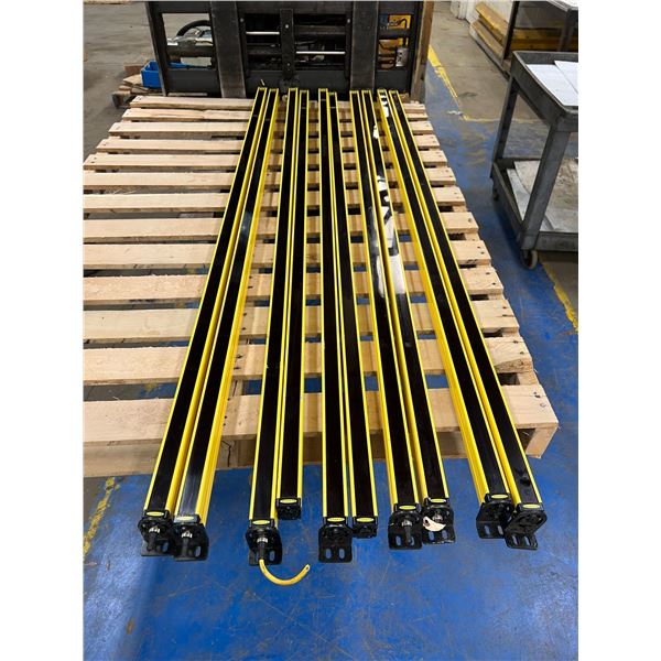 Lot of (10) Banner EZ-Screen Light Bars - 1800mm