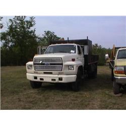 1987 FORD F700 FLATBED TRUCK, S/N A61017 V8 G