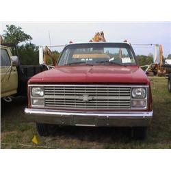 1984 CHEVROLET C30 CAB & CHASSIS, S/N V105844