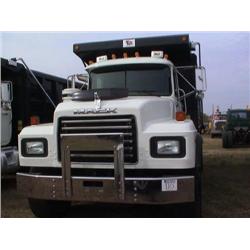 2002 MACK RD688S TRI-AXLE DUMP, S/N M064673 E