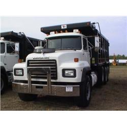 2002 MACK RD688S TRI-AXLE DUMP, S/N M064678 E