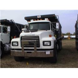 2002 MACK RD688S TRI-AXLE DUMP, S/N M064670 E