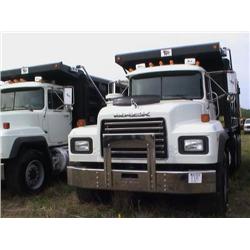 2002 MACK RD688S TRI-AXLE DUMP, S/N M064681 E