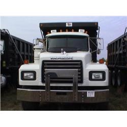 2002 MACK RD688S TRI-AXLE DUMP, S/N M064680 E