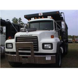 2002 MACK RD688S TRI-AXLE DUMP, S/N M064679 E