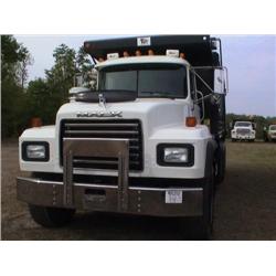 2002 MACK RD688S TRI-AXLE DUMP, S/N M064671 E
