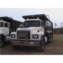 2002 MACK RD688S TRI-AXLE DUMP, S/N M064693 E