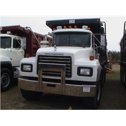 2001 MACK RD688S TRI-AXLE DUMP, S/N M055908 E