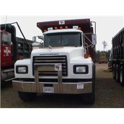 2001 MACK RD688S TRI-AXLE DUMP, S/N M058926 E